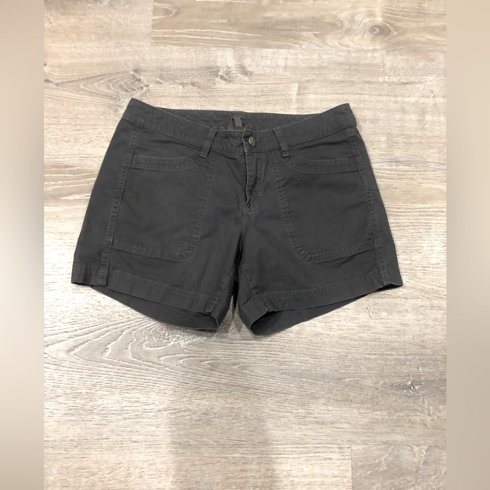 The North Face. Women’s. Shorts. Grey. Everyday wear. Size 4.